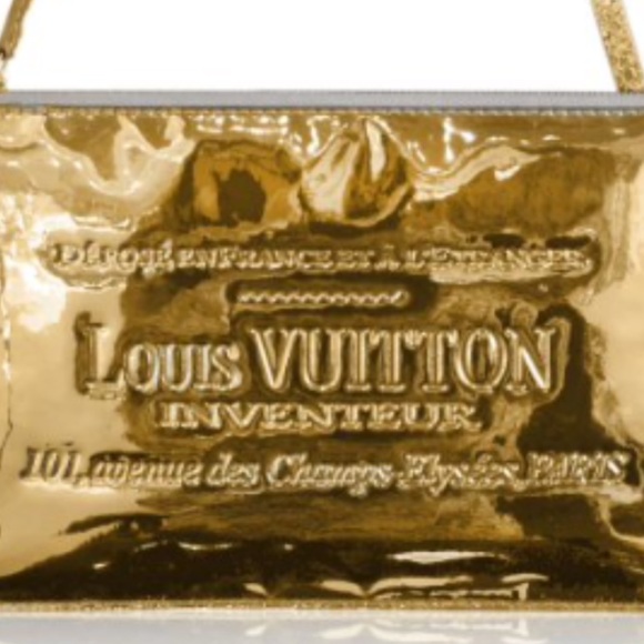 Louis Vuitton Handbags - Louis Vuitton gold💕mirror wristlet/clutch CA1016